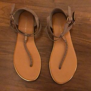 sandals size 8